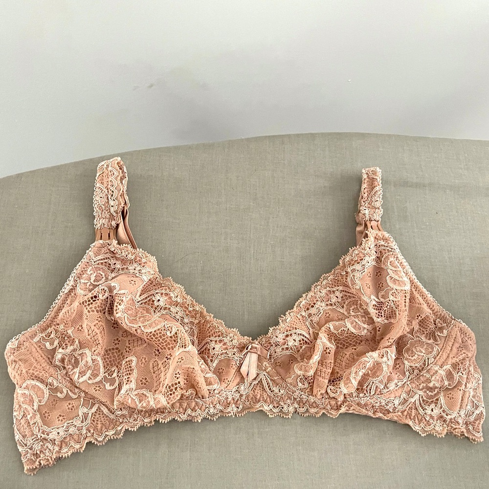 Elegant Lace Bralette in Peach